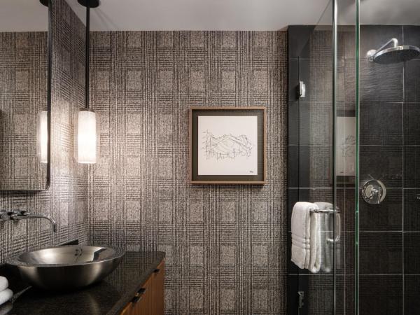 Four Seasons Resort Whistler : photo 2 de la chambre hébergement 2 chambres lits king-size résidence complexe hôtelier