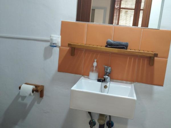 Vivienda Turística Templo Romano : photo 2 de la chambre chambre double avec salle de bains privative