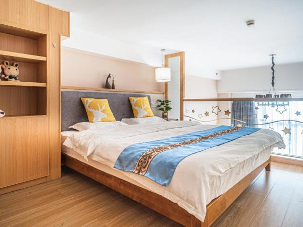 July Apartment : photo 3 de la chambre preferred loft family room