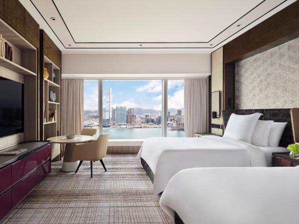 Four Seasons Hotel Hong Kong : photo 1 de la chambre chambre deluxe avec 2 lits doubles - vue sur port