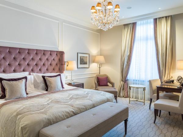 Fairmont Hotel Vier Jahreszeiten, Hotel des Jahres 2023 & 2024- Die 101 Besten : photo 2 de la chambre suite junior