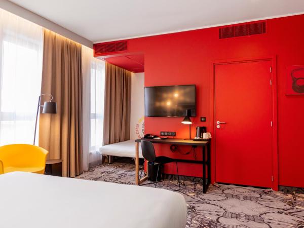 ibis Styles Szczecin Stare Miasto : photo 2 de la chambre chambre double standard avec canapé-lit