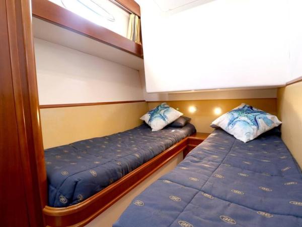 Private yacht, we love our guests : photo 1 de la chambre mobile home