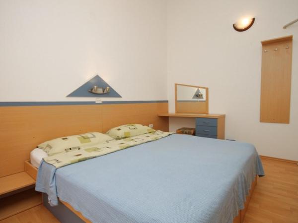 Apartments and rooms with a swimming pool Babici, Umag - 3046 : photo 3 de la chambre appartement 2 chambres avec terrasse et vue sur la mer