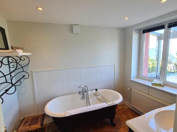 La Terrasse de l'Estuaire - Honfleur : photo 2 de la chambre chambre lit queen-size - vue sur mer