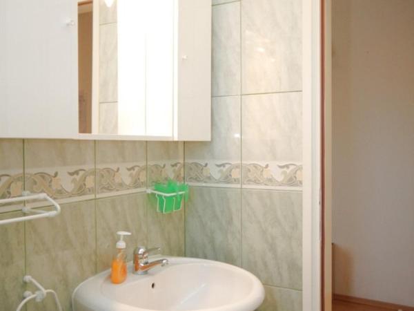 Apartments and rooms with a swimming pool Babici, Umag - 3046 : photo 5 de la chambre chambre double avec balcon - vue sur mer