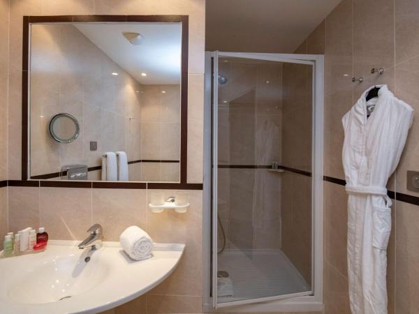 BW Premier Collection Mondial : photo 6 de la chambre suite junior lits jumeaux avec canapé-lit et balnéo