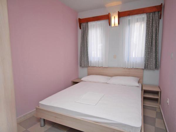 Apartments and rooms by the sea Rogoznica - 3266 : photo 1 de la chambre appartement 2 chambres avec terrasse et vue sur la mer