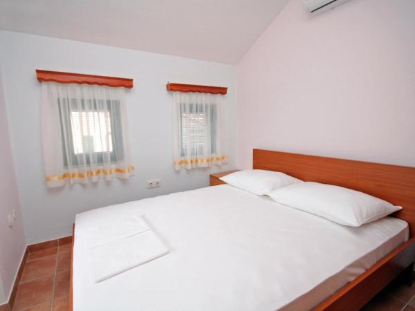 Apartments and rooms by the sea Rogoznica - 3266 : photo 1 de la chambre chambre double