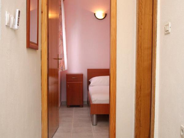 Apartments and rooms by the sea Rogoznica - 3266 : photo 5 de la chambre chambre double