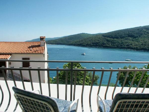 Rooms by the sea Rabac, Labin - 3016 : photo 5 de la chambre chambre lits jumeaux avec balcon - vue sur mer