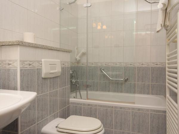 Rooms by the sea Rabac, Labin - 3016 : photo 4 de la chambre chambre lits jumeaux avec balcon - vue sur mer