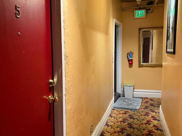 Luz Hotel : photo 4 de la chambre chambre simple avec toilettes et douche communes