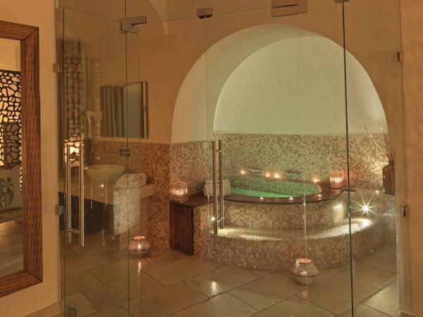 Dimora Storica Torre Del Parco 1419 : photo 10 de la chambre chambre double de luxe - bain à remous plus spacieux