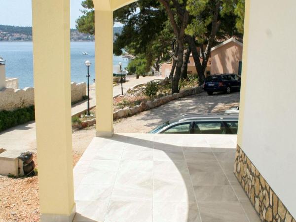 Apartments and rooms by the sea Rogoznica - 3097 : photo 9 de la chambre appartement 2 chambres avec terrasse et vue sur la mer