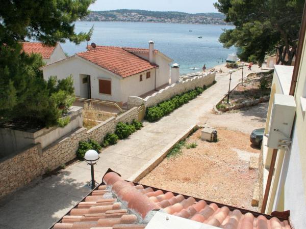Apartments and rooms by the sea Rogoznica - 3097 : photo 6 de la chambre chambre double avec balcon
