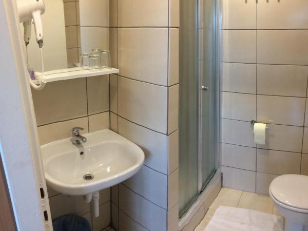 Rooms by the sea Duce, Omis - 3063 : photo 4 de la chambre chambre simple