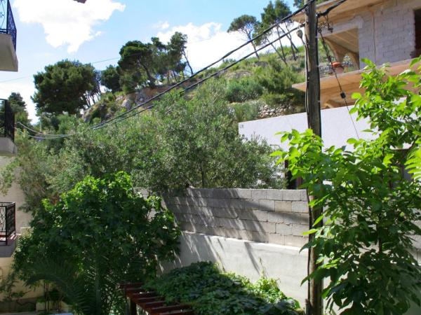 Rooms by the sea Duce, Omis - 3063 : photo 5 de la chambre chambre double avec balcon