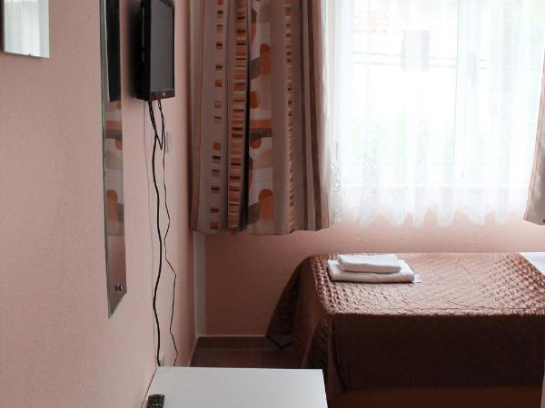 Rooms by the sea Duce, Omis - 3063 : photo 2 de la chambre chambre simple