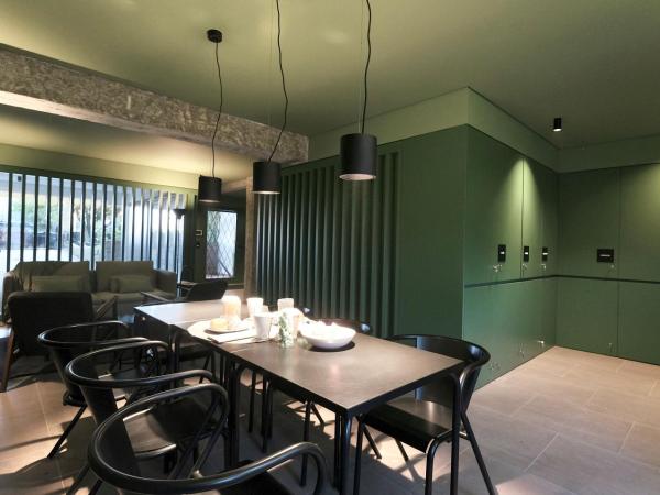 Oporto CoLiving Circunvalação 13250 : photo 5 de la chambre chambre double avec salle de bains privative