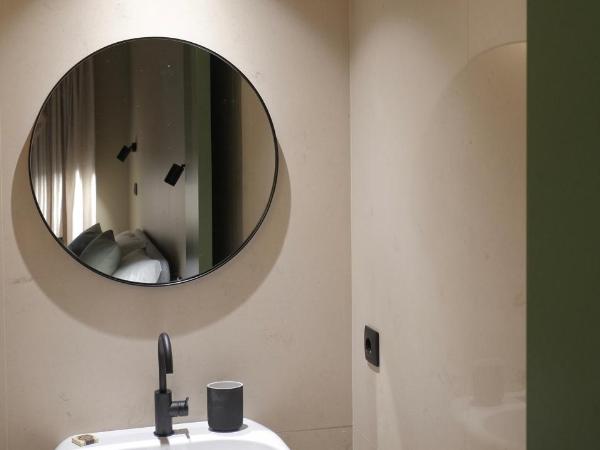 Oporto CoLiving Circunvalação 13250 : photo 8 de la chambre chambre double avec salle de bains privative