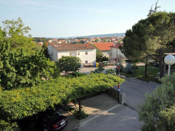 Apartments and rooms with parking space Krk - 5371 : photo 5 de la chambre chambre double avec terrasse - vue sur mer