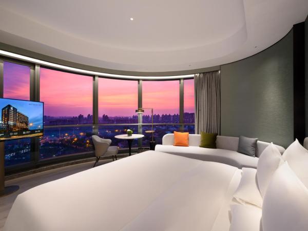 Novotel Shanghai Caohejing : photo 2 de la chambre chambre lit king-size deluxe - vue sur lac