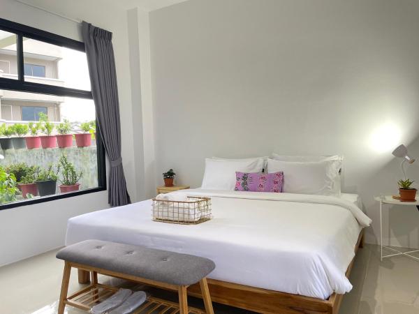 Alleyhill Phuket - Private & Cozy Boutique : photo 4 de la chambre chambre double ou lits jumeaux avec vue
