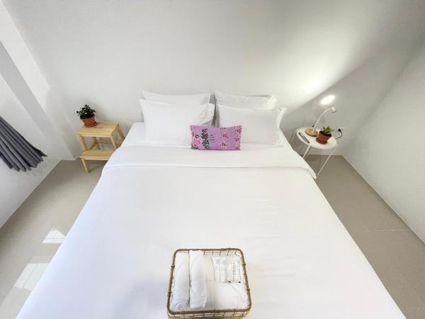 Alleyhill Phuket - Private & Cozy Boutique : photo 5 de la chambre chambre double ou lits jumeaux avec vue