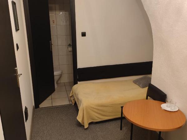 Twierdza Toruń - Fort IV : photo 7 de la chambre chambre lits jumeaux Économique