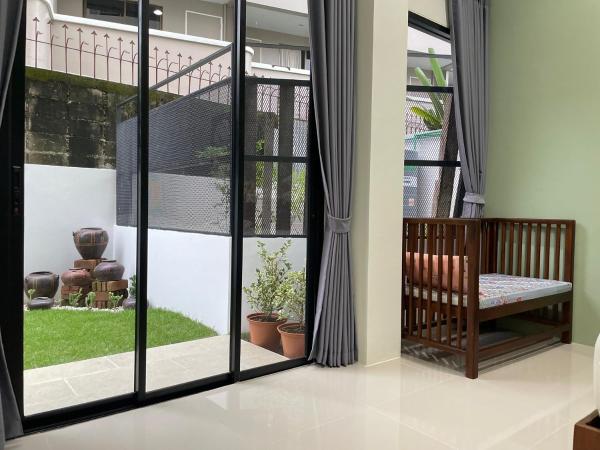 Alleyhill Phuket - Private & Cozy Boutique : photo 9 de la chambre chambre double - vue sur jardin