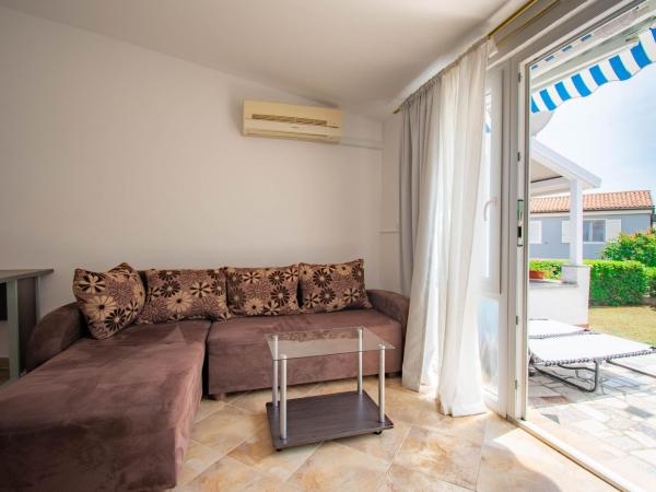 Apartments Betty : photo 9 de la chambre studio avec vue sur jardin