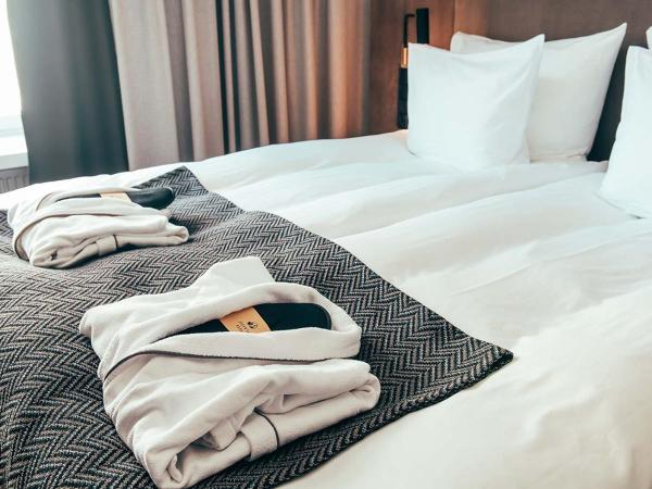 Clarion Hotel Mestari : photo 1 de la chambre suite junior avec 2 lits king-size