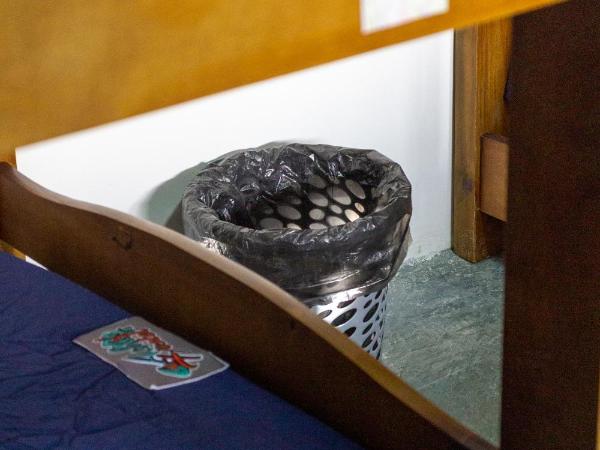 Aloha Hostel Pinhões : photo 7 de la chambre lit simple dans dortoir pour hommes