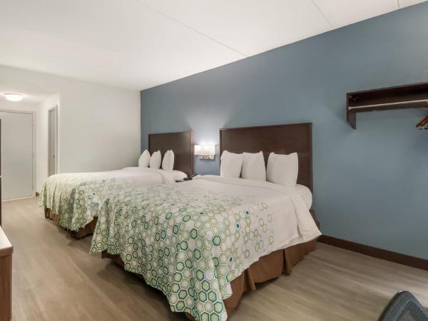 HomeTowne Studios by Red Roof San Antonio - SeaWorld Northwest : photo 8 de la chambre studio avec 2 lits queen-size - non-fumeurs