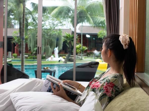 Mai Morn Resort SHA Plus : photo 7 de la chambre chambre double ou lits jumeaux de luxe avec accès piscine