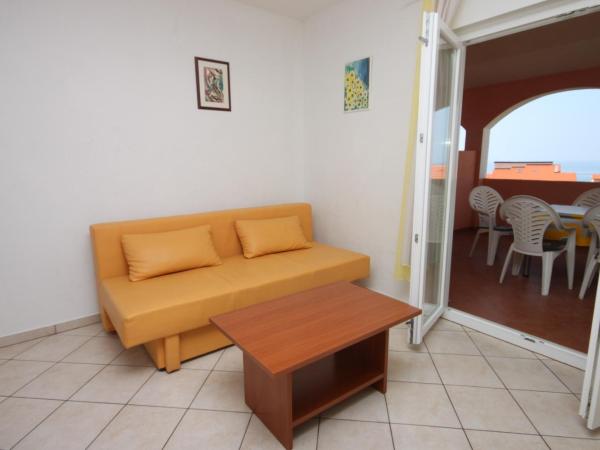 Apartments and rooms with parking space Novalja, Pag - 6341 : photo 1 de la chambre appartement 2 chambres avec terrasse et vue sur la mer