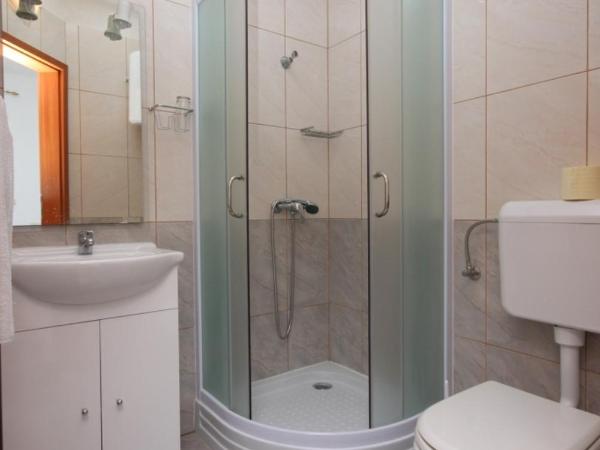 Apartments and rooms with parking space Novalja, Pag - 6341 : photo 3 de la chambre appartement 1 chambre avec balcon et vue sur mer