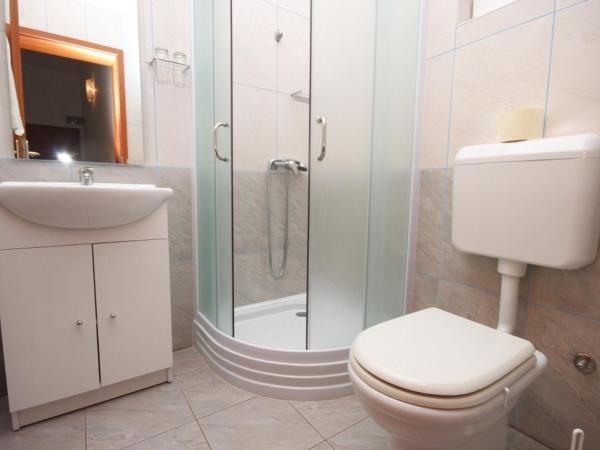 Apartments and rooms with parking space Novalja, Pag - 6341 : photo 1 de la chambre appartement 1 chambre avec balcon et vue sur mer