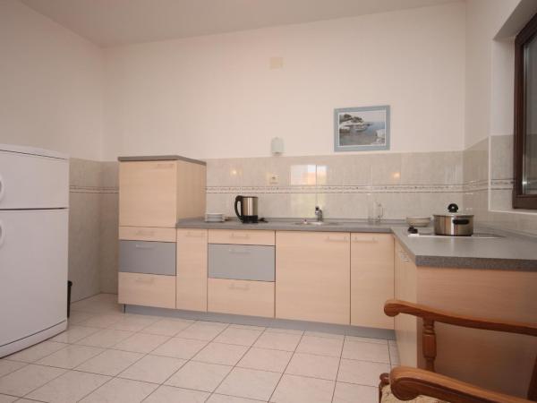 Apartments and rooms with parking space Vodice - 6260 : photo 9 de la chambre appartement 2 chambres avec balcon