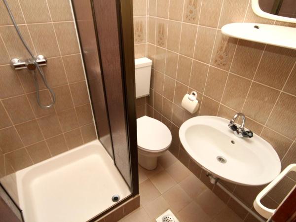 Apartments and rooms with parking space Vodice - 6260 : photo 4 de la chambre chambre double
