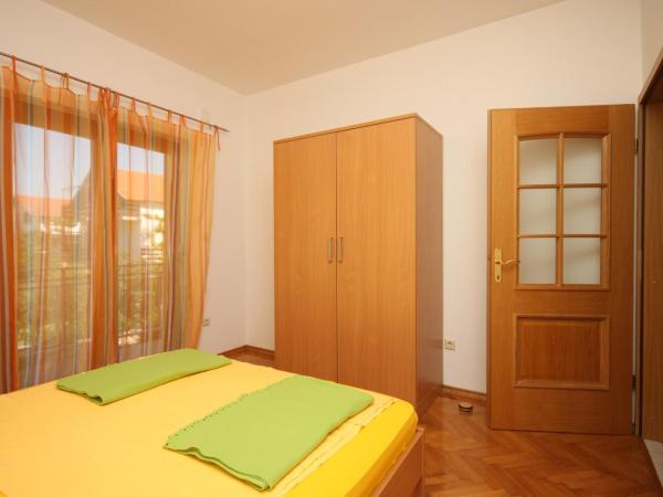 Apartments and rooms with parking space Vodice - 6260 : photo 6 de la chambre appartement 2 chambres avec balcon
