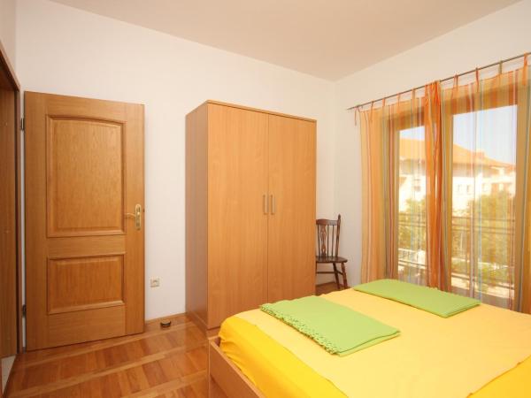 Apartments and rooms with parking space Vodice - 6260 : photo 4 de la chambre appartement 2 chambres avec balcon
