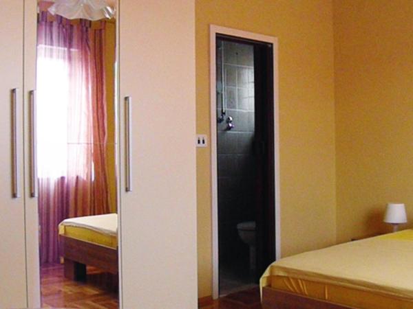 Apartments and rooms with parking space Vodice - 6260 : photo 3 de la chambre chambre double