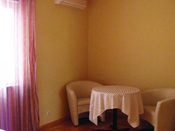 Apartments and rooms with parking space Vodice - 6260 : photo 2 de la chambre chambre double