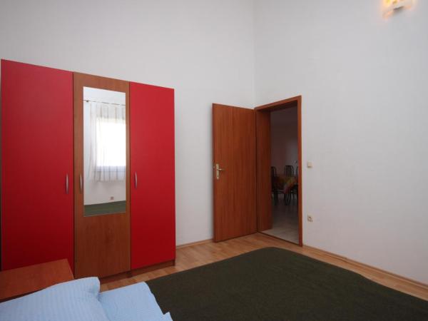 Apartments and rooms with parking space Novalja, Pag - 6341 : photo 5 de la chambre appartement 3 chambres avec terrasse et vue sur la mer