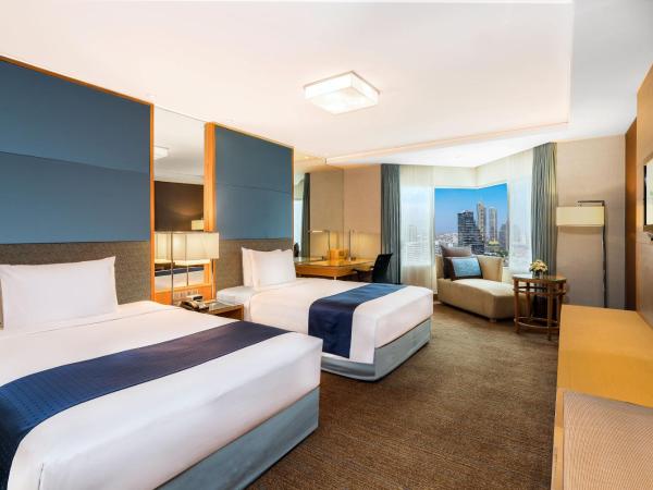 Holiday Inn Bangkok Silom, an IHG Hotel : photo 1 de la chambre chambre lits jumeaux premium avec accès au salon - vue sur ville