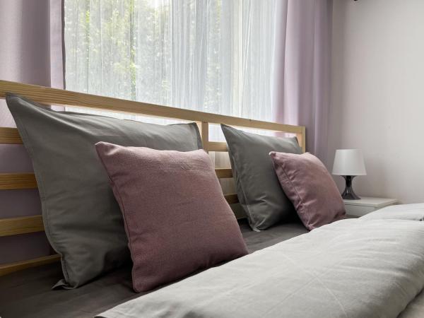 Flower House Warsaw Chopin Airport : photo 7 de la chambre chambre double standard avec salle de bains commune