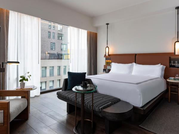 Thompson Denver, by Hyatt : photo 6 de la chambre chambre lit king-size pour personnes à mobilité réduite avec douche accessible aux personnes à mobilité réduite