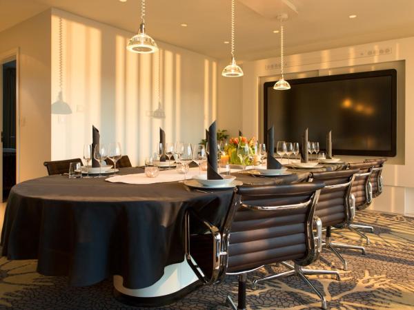 Black Pearl Apartment Hotel : photo 2 de la chambre suite en appartement de grand standing avec balcon